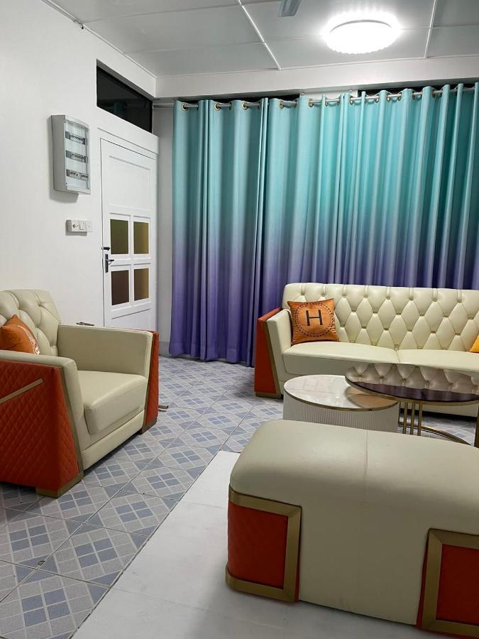 Ontrack Travel Apartment Мале Екстериор снимка