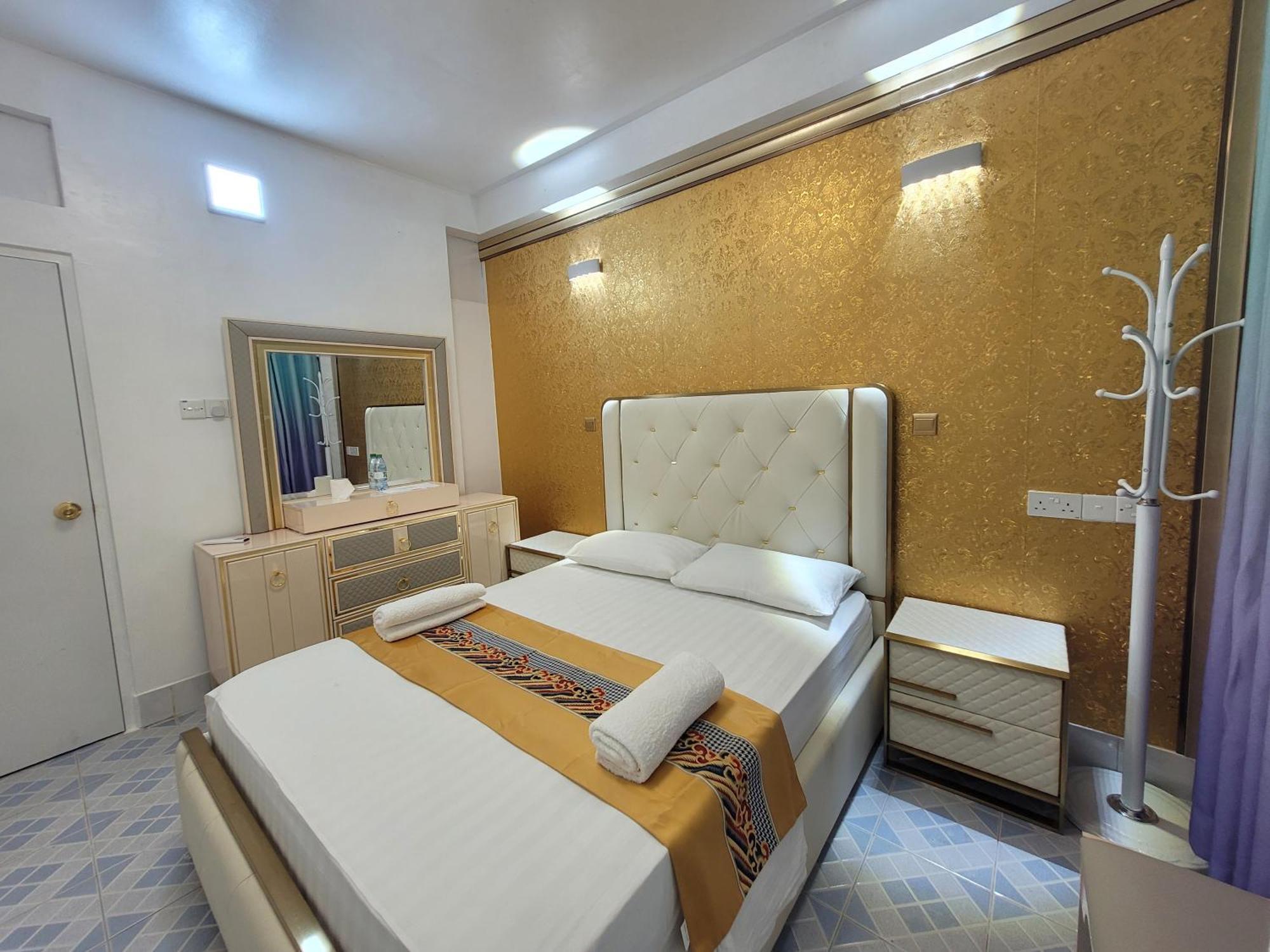 Ontrack Travel Apartment Мале Екстериор снимка