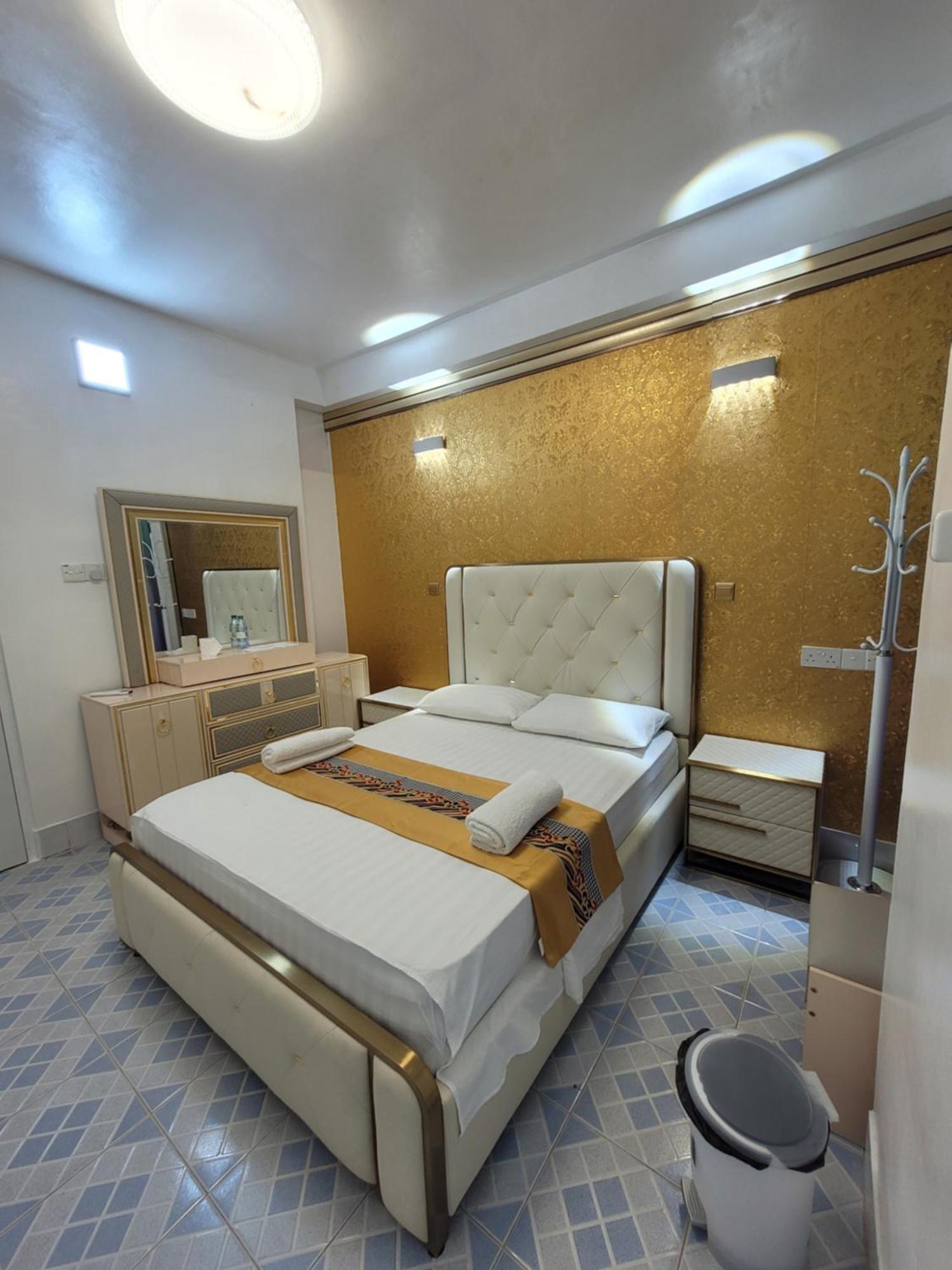 Ontrack Travel Apartment Мале Екстериор снимка